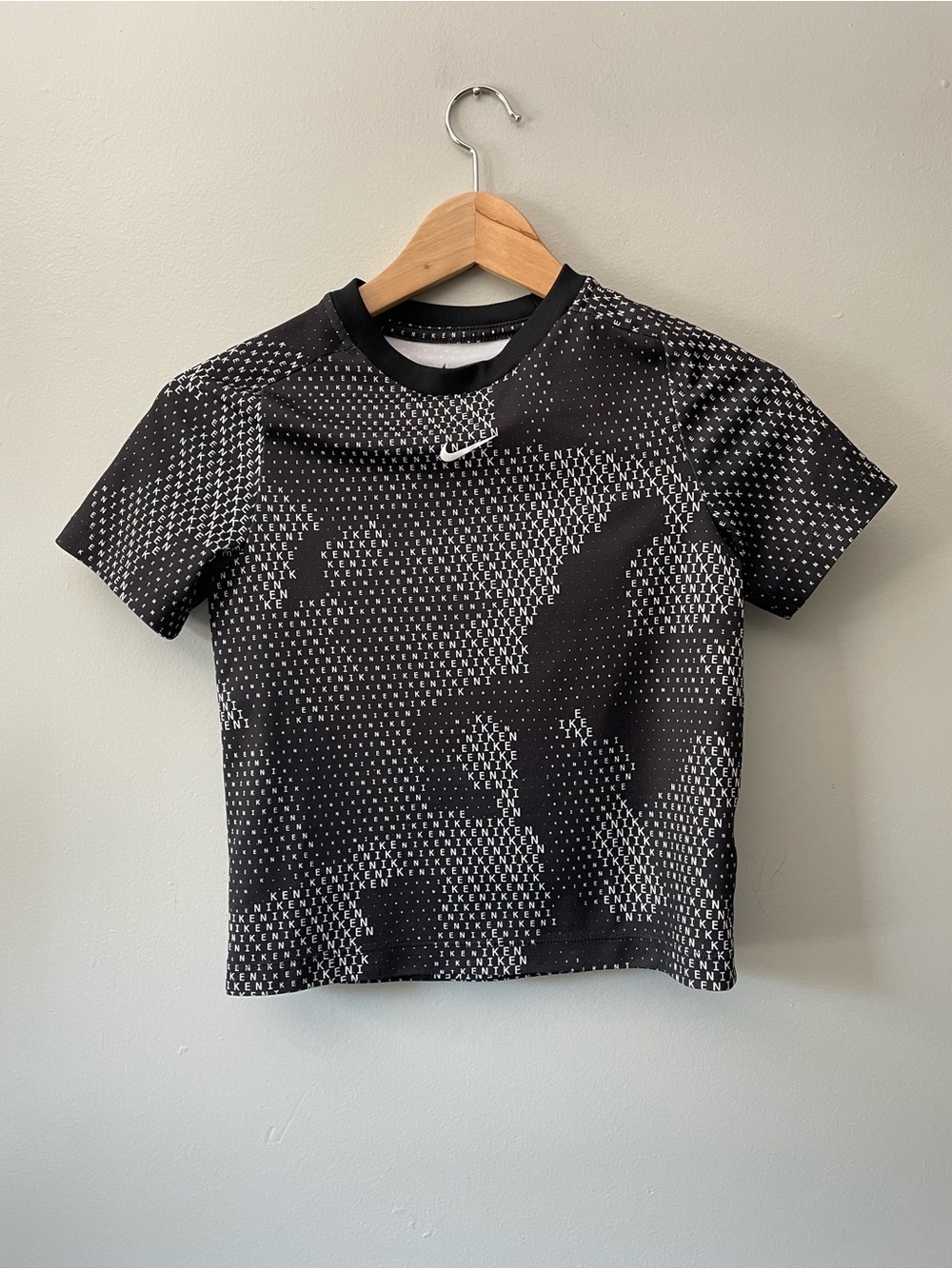 Nike Black and White Dri-FIT Athletic T Shirt - kids sz XS